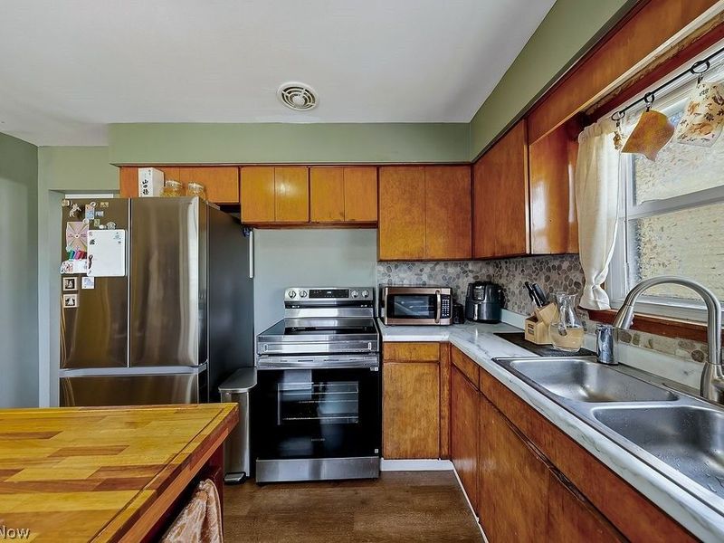 1310 E Larchmont Drive, Sandusky, OH 44870 Photo 21