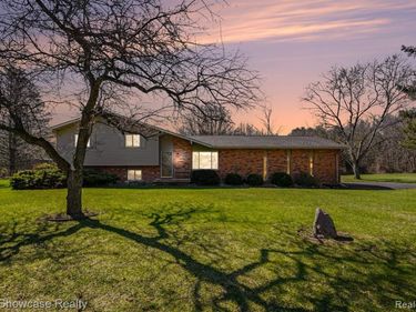 4520 Stoney Acres Lane, Highland Twp, MI 48357