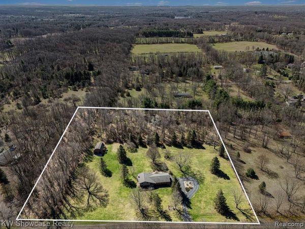 4520 Stoney Acres Lane, Highland Twp, MI 48357