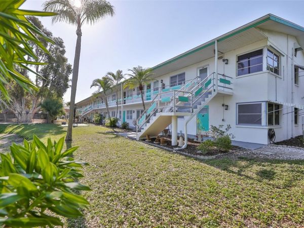 6100 21ST STREET N, Unit 9, ST PETERSBURG, FL 33714