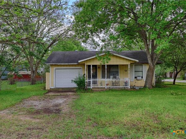 405 W Live Oak Street, Moulton, TX 77975