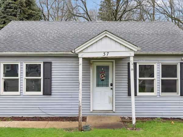 37 John Street , Crystal Lake, IL 60014