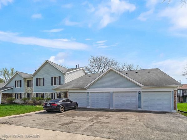 1241 S Williams Street, Unit 40-1, Westmont, IL 60559