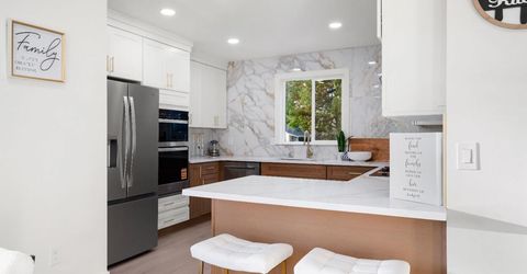 5401 J St, Sacramento, CA 95819 Photo