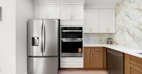 5401 J St, Sacramento, CA 95819 Photo