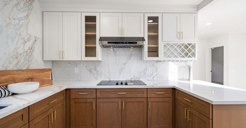 5401 J St, Sacramento, CA 95819 Photo