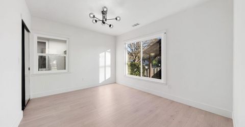 5401 J St, Sacramento, CA 95819 Photo