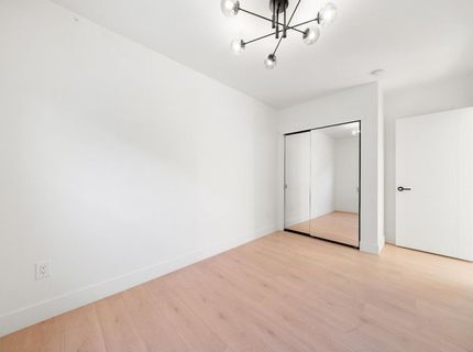 5401 J St, Sacramento, CA 95819 Photo