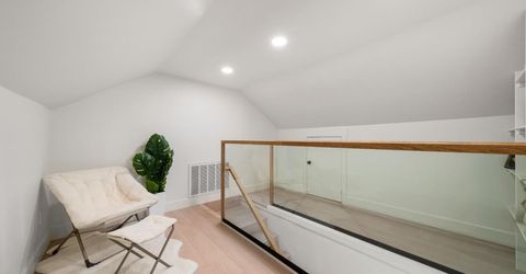 5401 J St, Sacramento, CA 95819 Photo