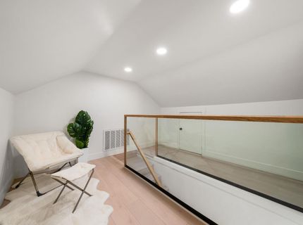 5401 J St, Sacramento, CA 95819 Photo