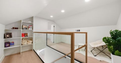 5401 J St, Sacramento, CA 95819 Photo