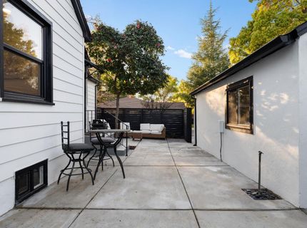 5401 J St, Sacramento, CA 95819 Photo