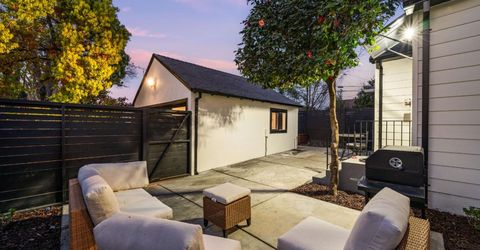 5401 J St, Sacramento, CA 95819 Photo