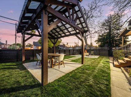 5401 J St, Sacramento, CA 95819 Photo