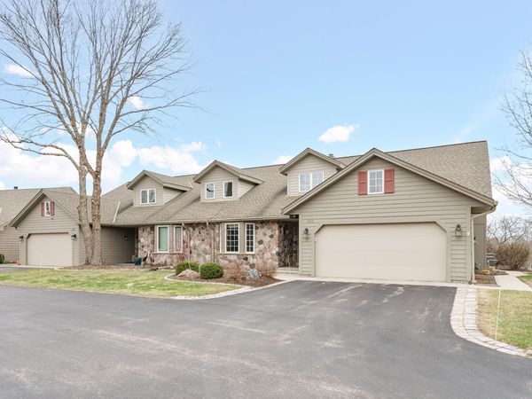 203 Deer Ridge Dr, West Bend, WI 53095