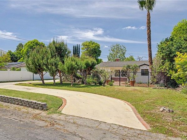 5733 Oakdale Avenue, Woodland Hills, CA 91367