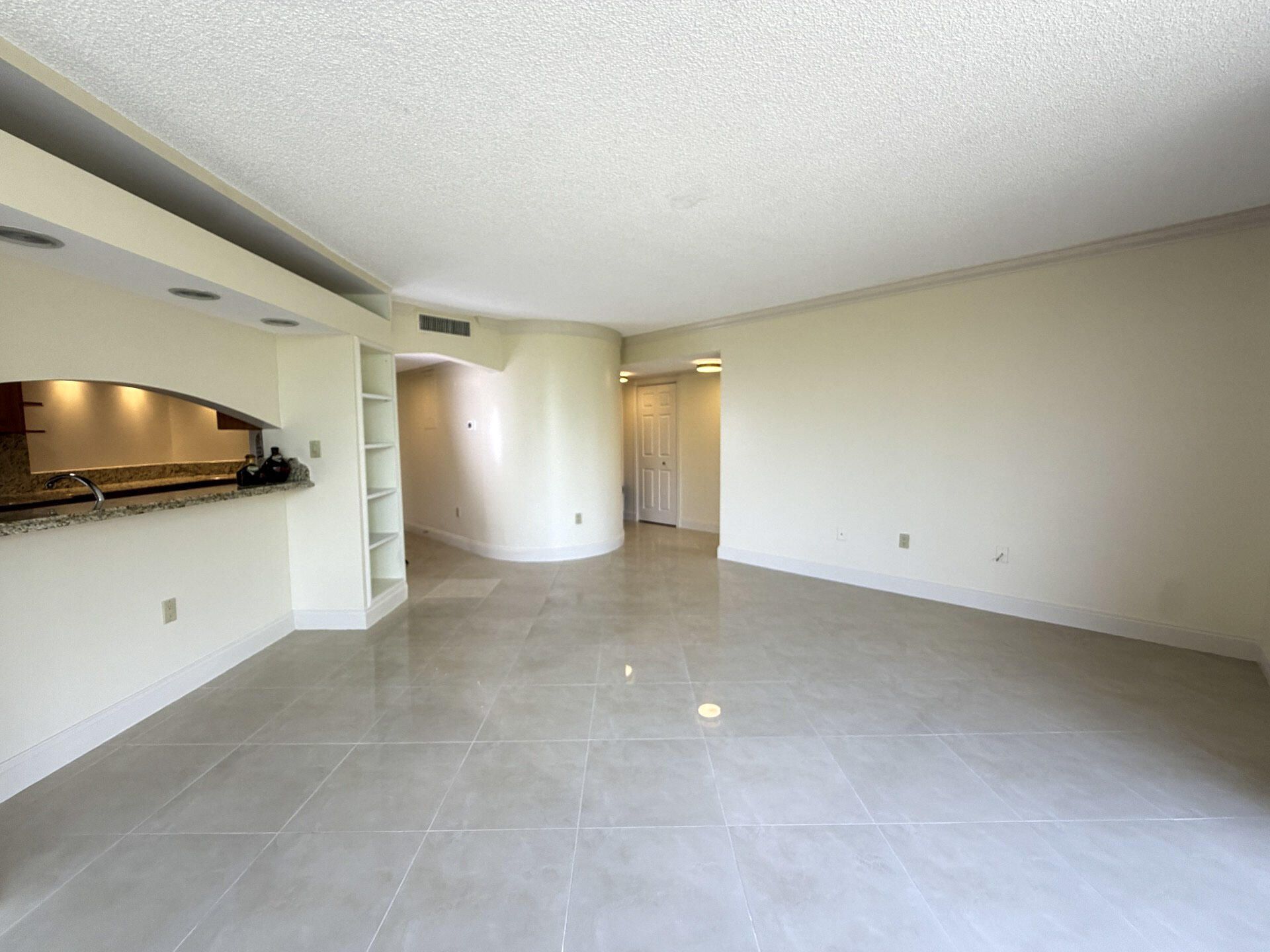 21085 NE 34th Avenue, Unit 404-1, Aventura, FL 33180 Photo