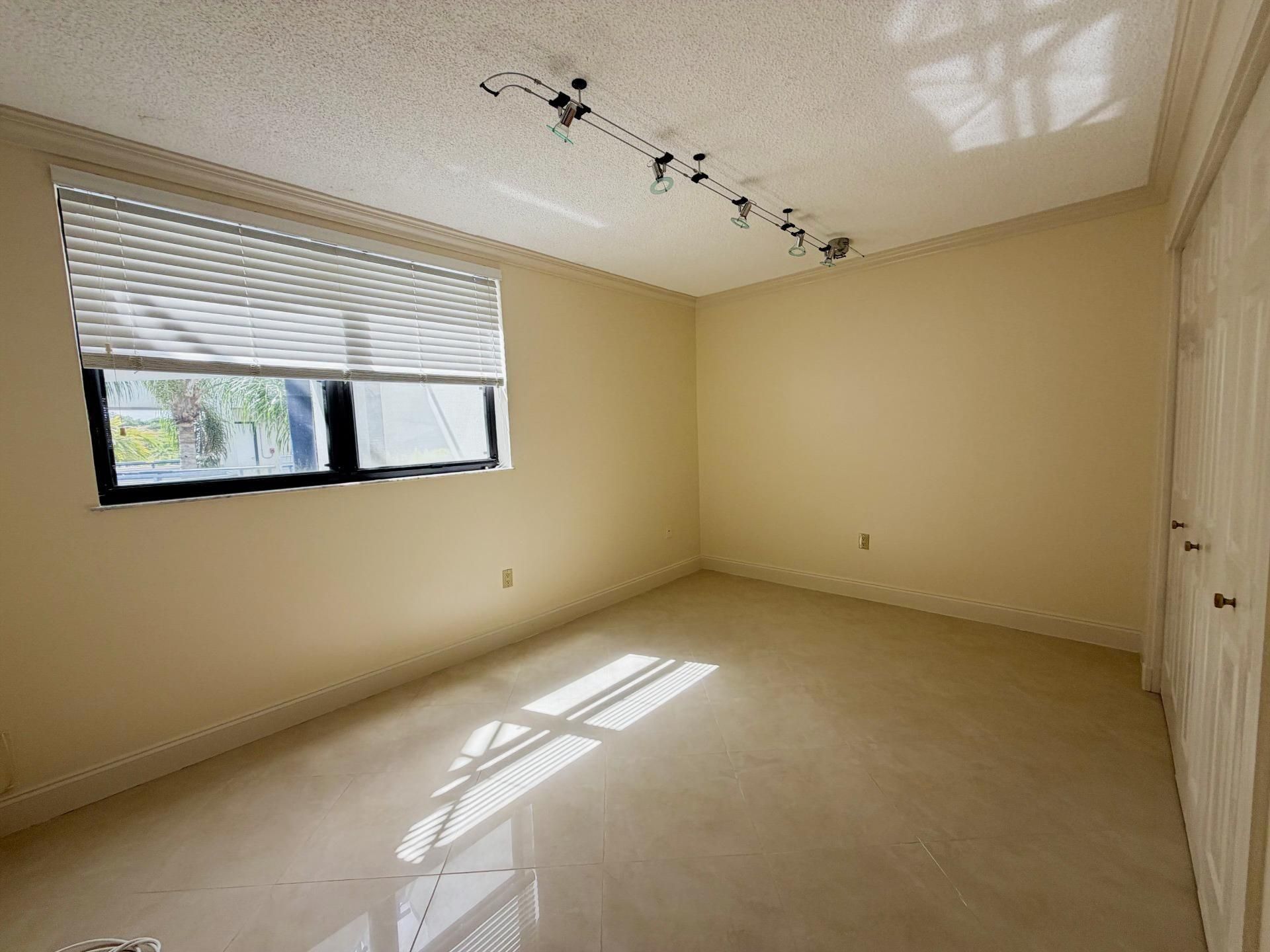 21085 NE 34th Avenue, Unit 404-1, Aventura, FL 33180 Photo