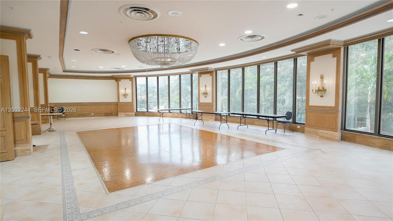 6039 Collins Ave, Unit 412, Miami Beach, FL 33140 Photo