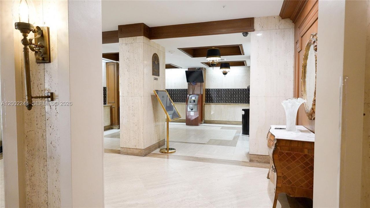 6039 Collins Ave, Unit 412, Miami Beach, FL 33140 Photo