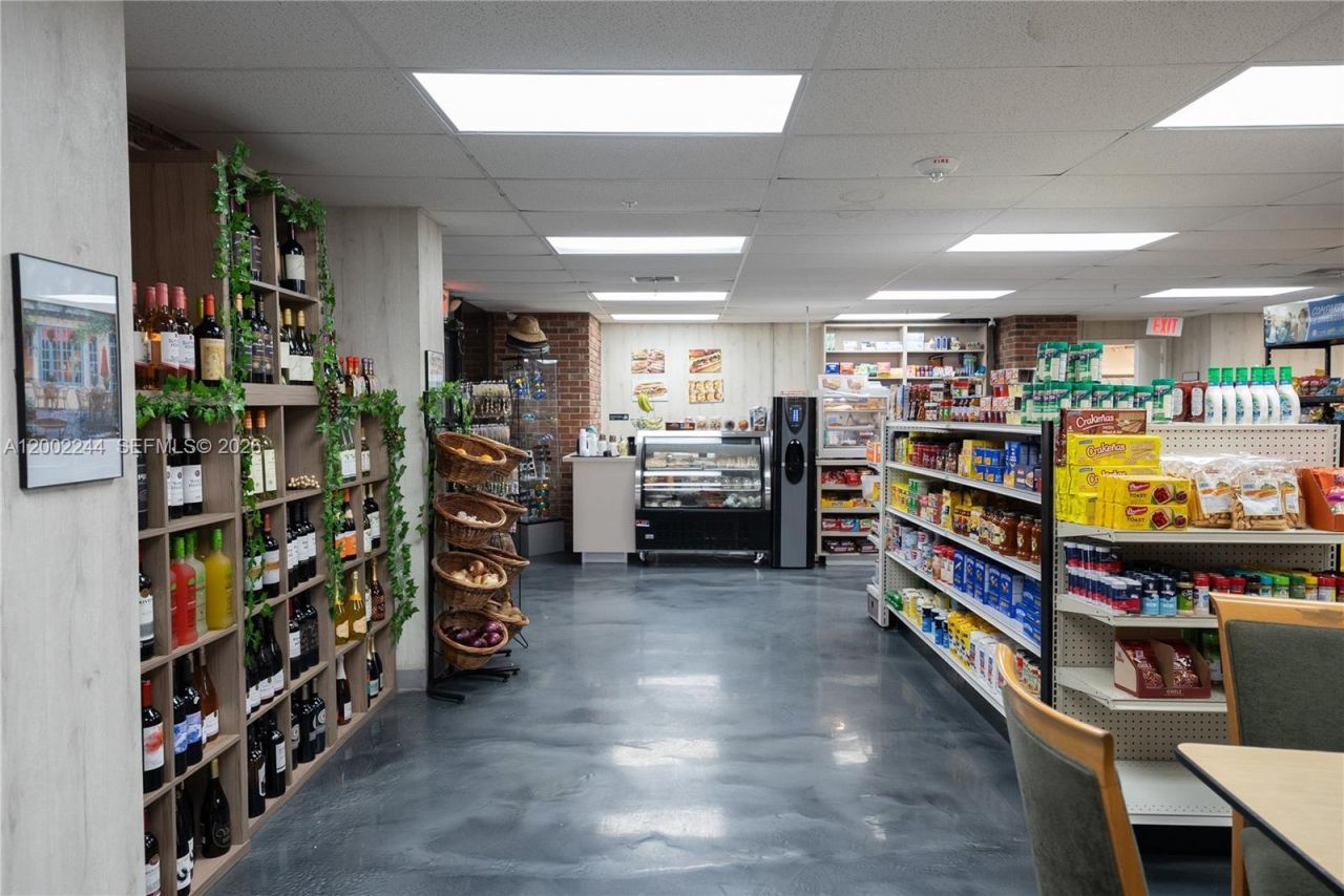 6039 Collins Ave, Unit 412, Miami Beach, FL 33140 Photo