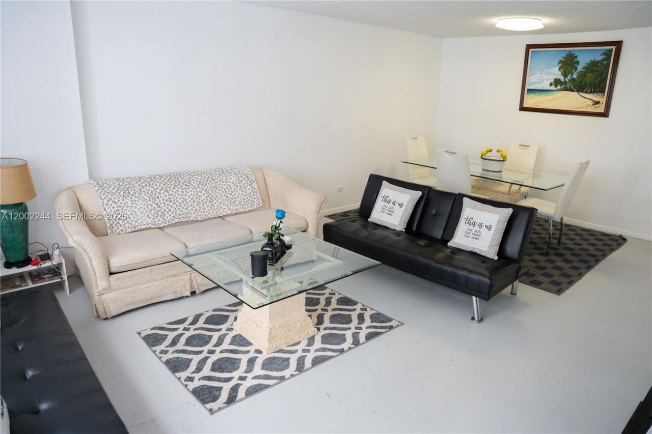6039 Collins Ave, Unit 412, Miami Beach, FL 33140 Photo