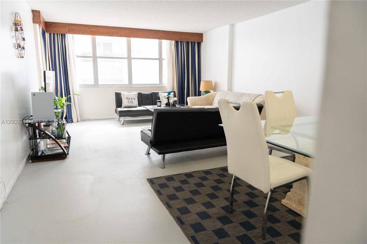 6039 Collins Ave, Unit 412, Miami Beach, FL 33140 Photo