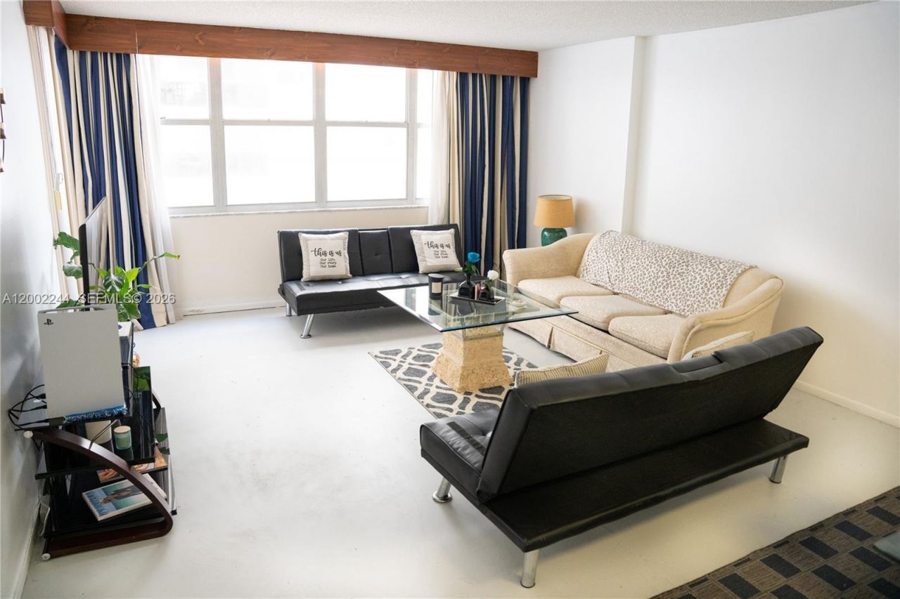 6039 Collins Ave, Unit 412, Miami Beach, FL 33140 Photo