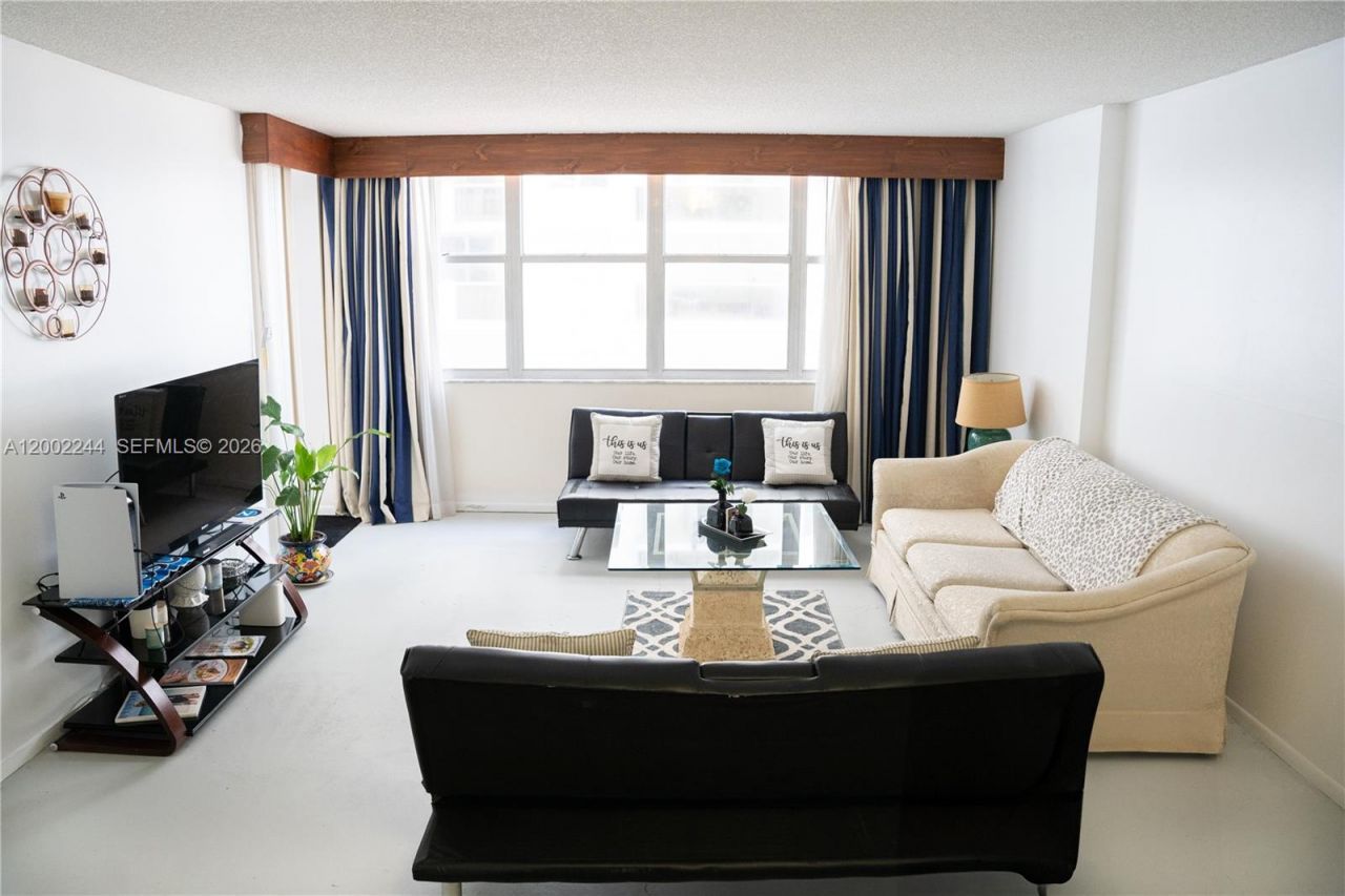 6039 Collins Ave, Unit 412, Miami Beach, FL 33140 Photo