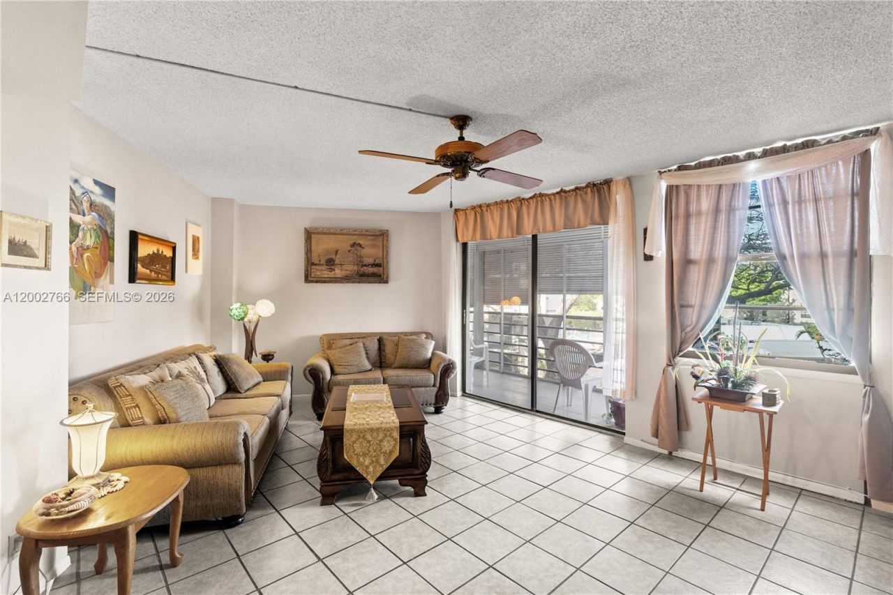 20500 W Country Club Dr, Unit 405, Aventura, FL 33180 Photo