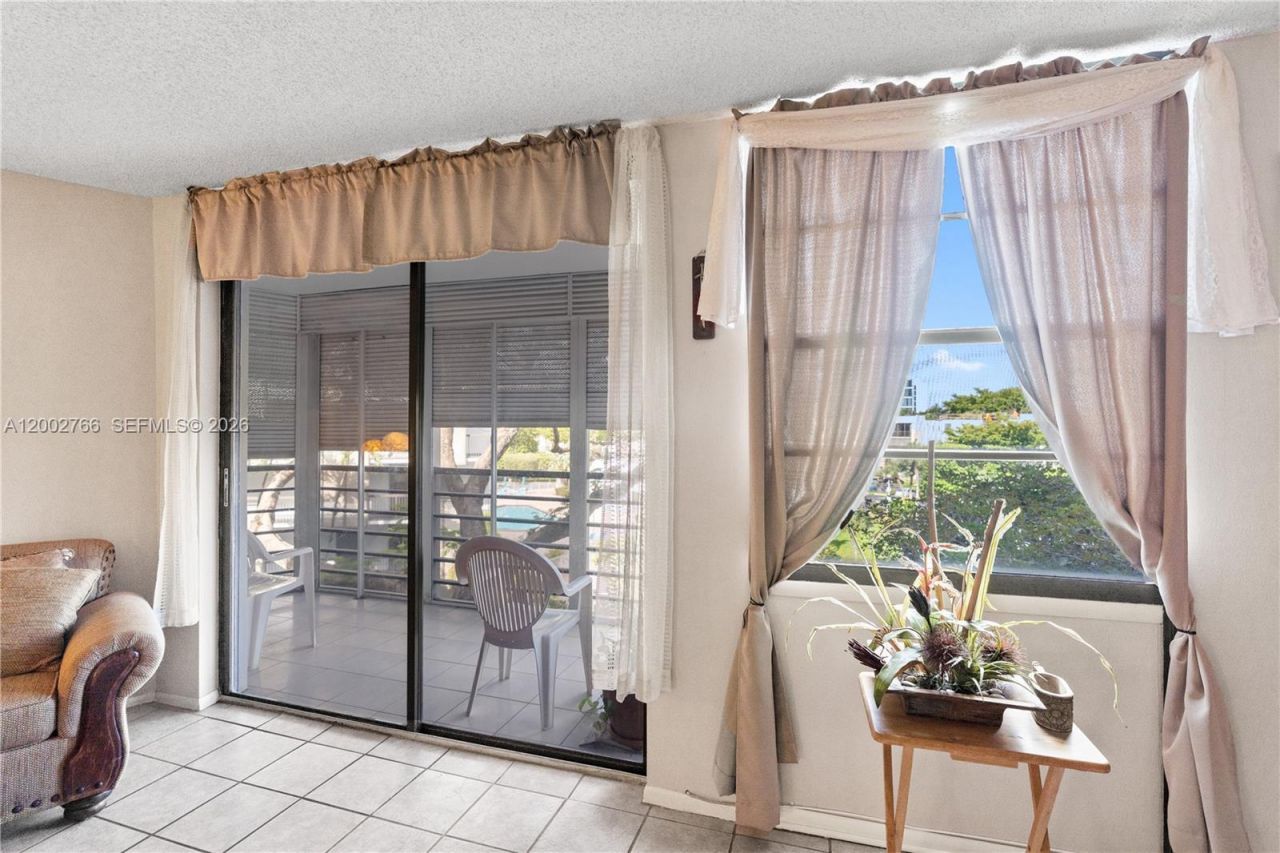 20500 W Country Club Dr, Unit 405, Aventura, FL 33180 Photo