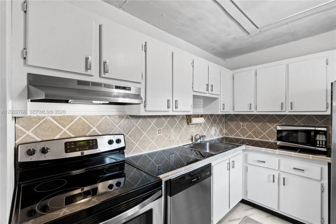 20500 W Country Club Dr, Unit 405, Aventura, FL 33180 Photo