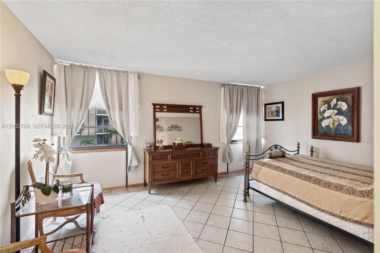 20500 W Country Club Dr, Unit 405, Aventura, FL 33180 Photo