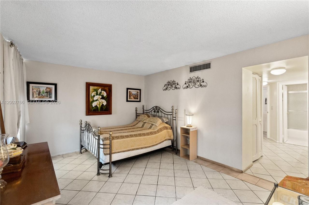 20500 W Country Club Dr, Unit 405, Aventura, FL 33180 Photo
