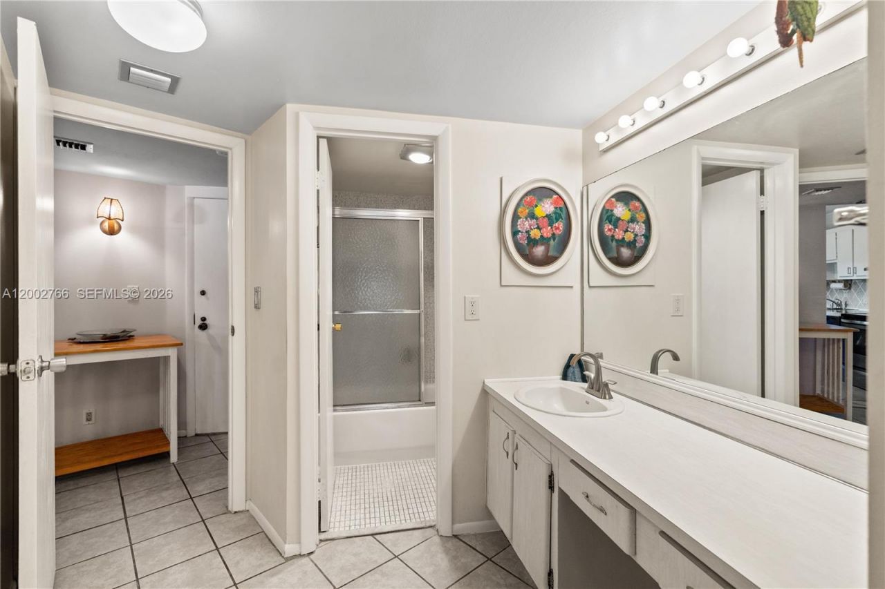 20500 W Country Club Dr, Unit 405, Aventura, FL 33180 Photo