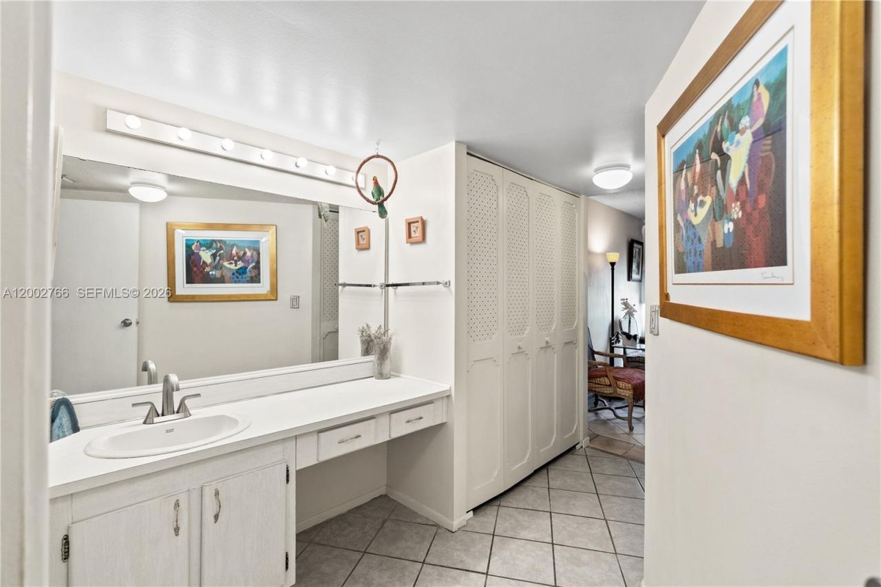 20500 W Country Club Dr, Unit 405, Aventura, FL 33180 Photo