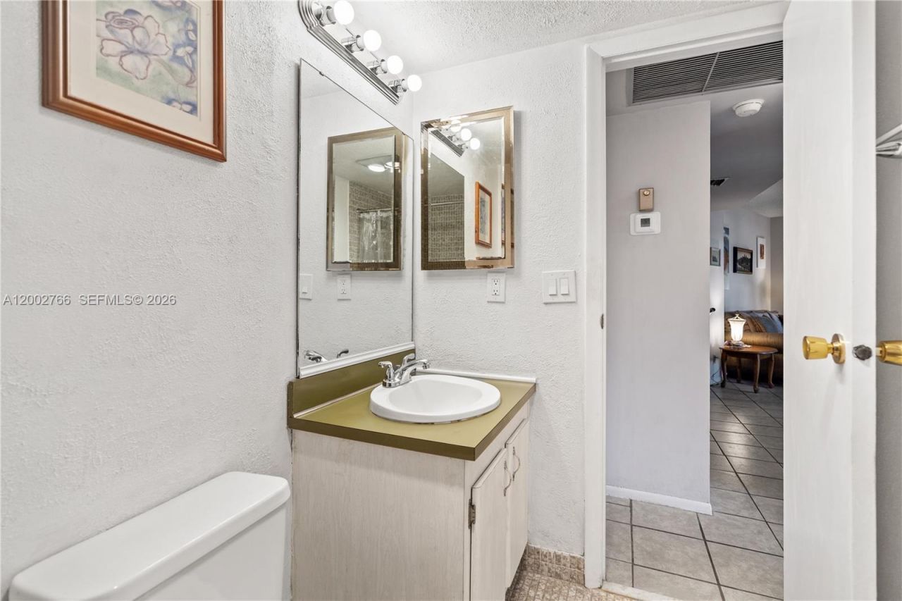 20500 W Country Club Dr, Unit 405, Aventura, FL 33180 Photo