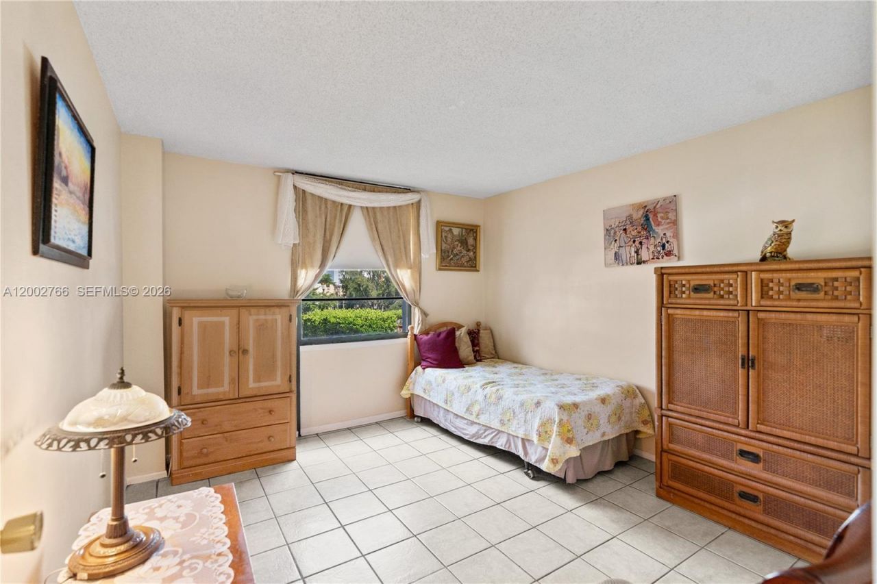 20500 W Country Club Dr, Unit 405, Aventura, FL 33180 Photo