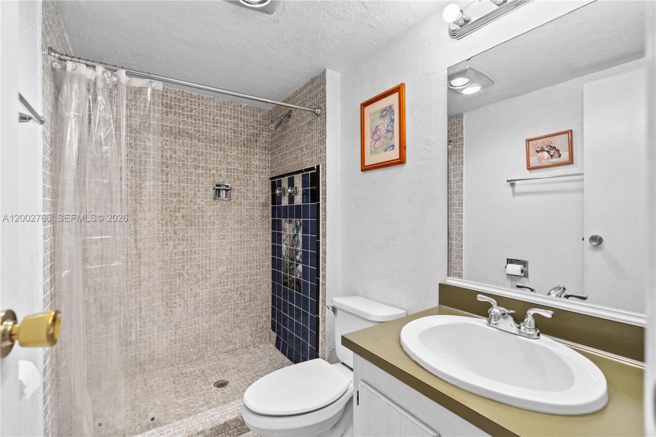 20500 W Country Club Dr, Unit 405, Aventura, FL 33180 Photo