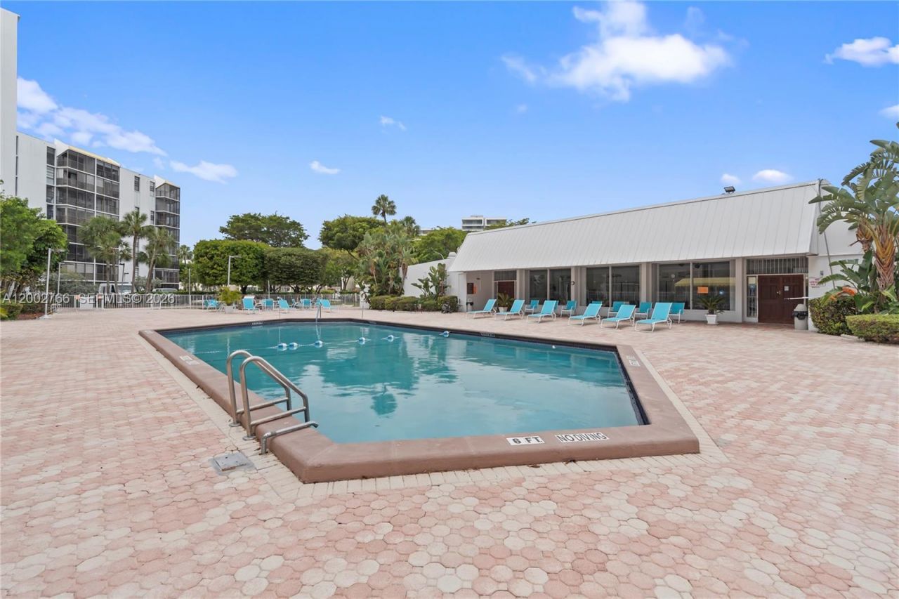 20500 W Country Club Dr, Unit 405, Aventura, FL 33180 Photo