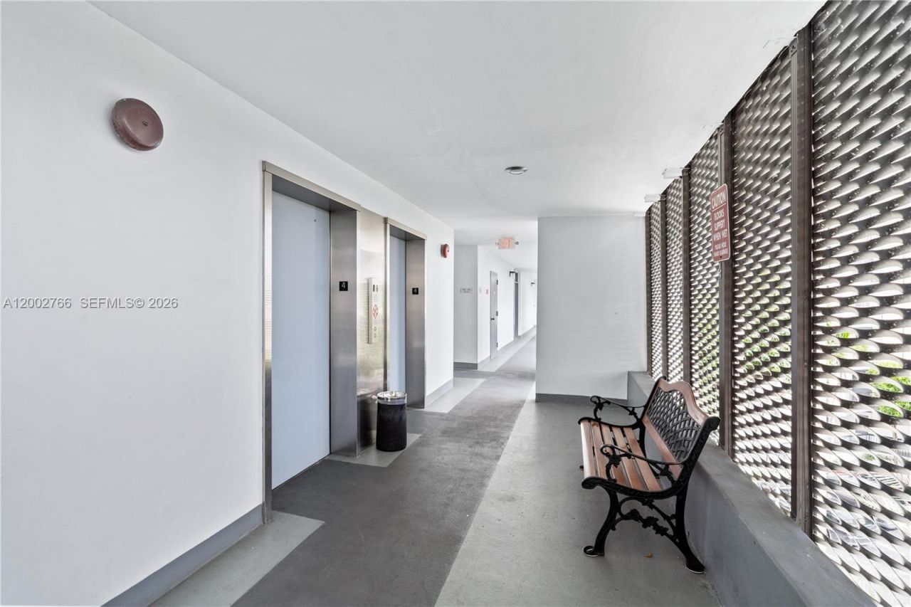 20500 W Country Club Dr, Unit 405, Aventura, FL 33180 Photo