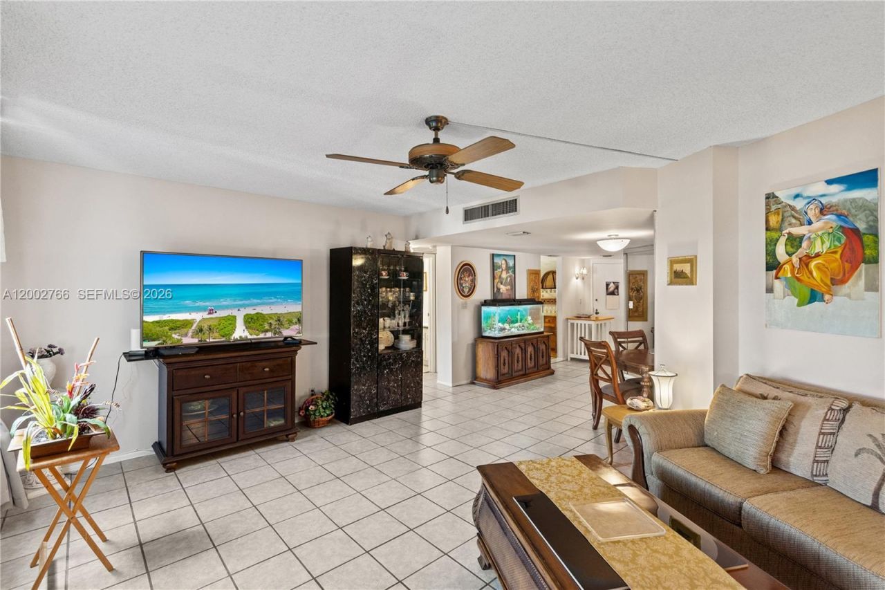 20500 W Country Club Dr, Unit 405, Aventura, FL 33180 Photo