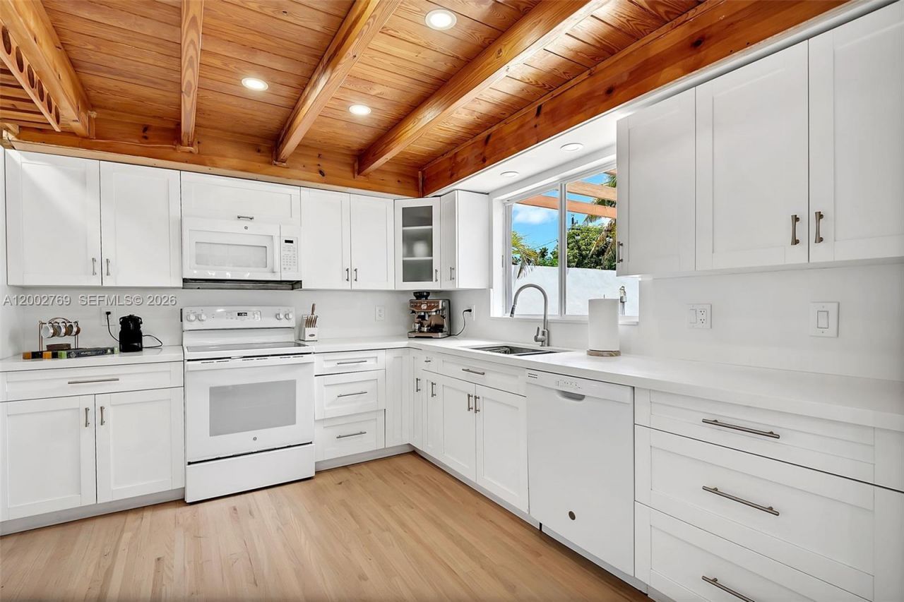 301 SW 30th Ct, Miami, FL 33135 Photo