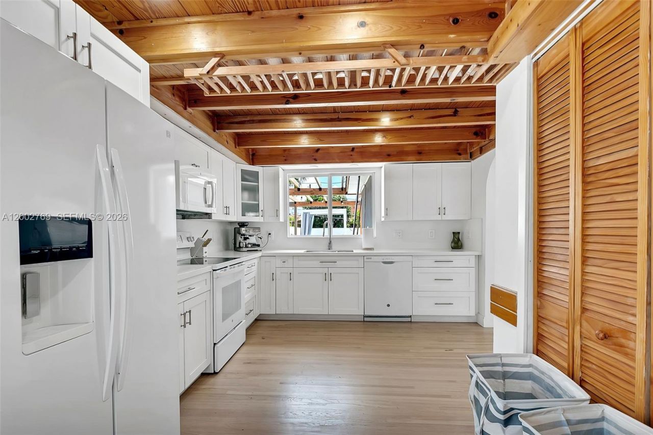 301 SW 30th Ct, Miami, FL 33135 Photo