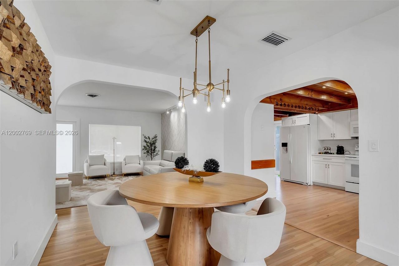 301 SW 30th Ct, Miami, FL 33135 Photo