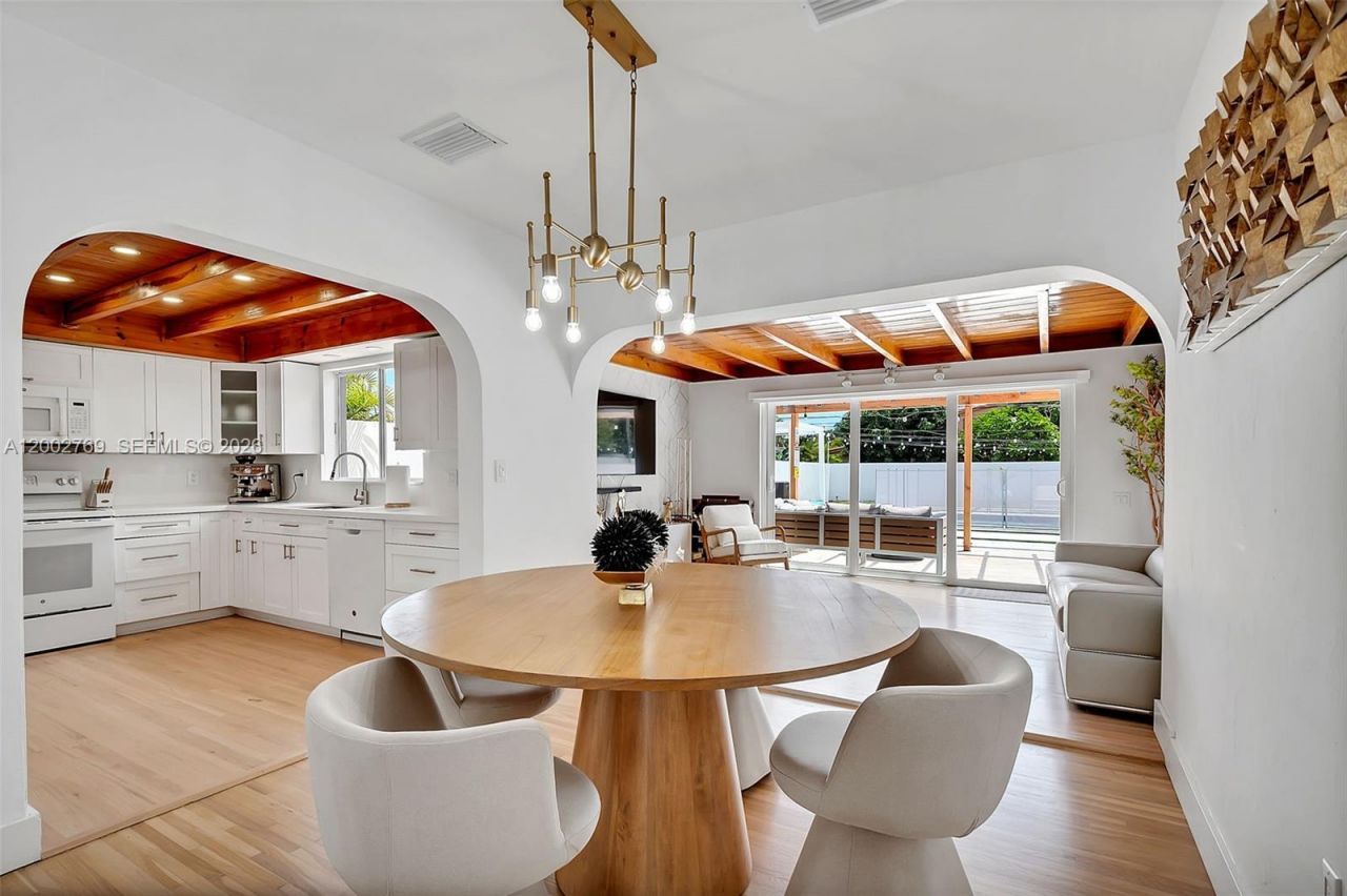 301 SW 30th Ct, Miami, FL 33135 Photo