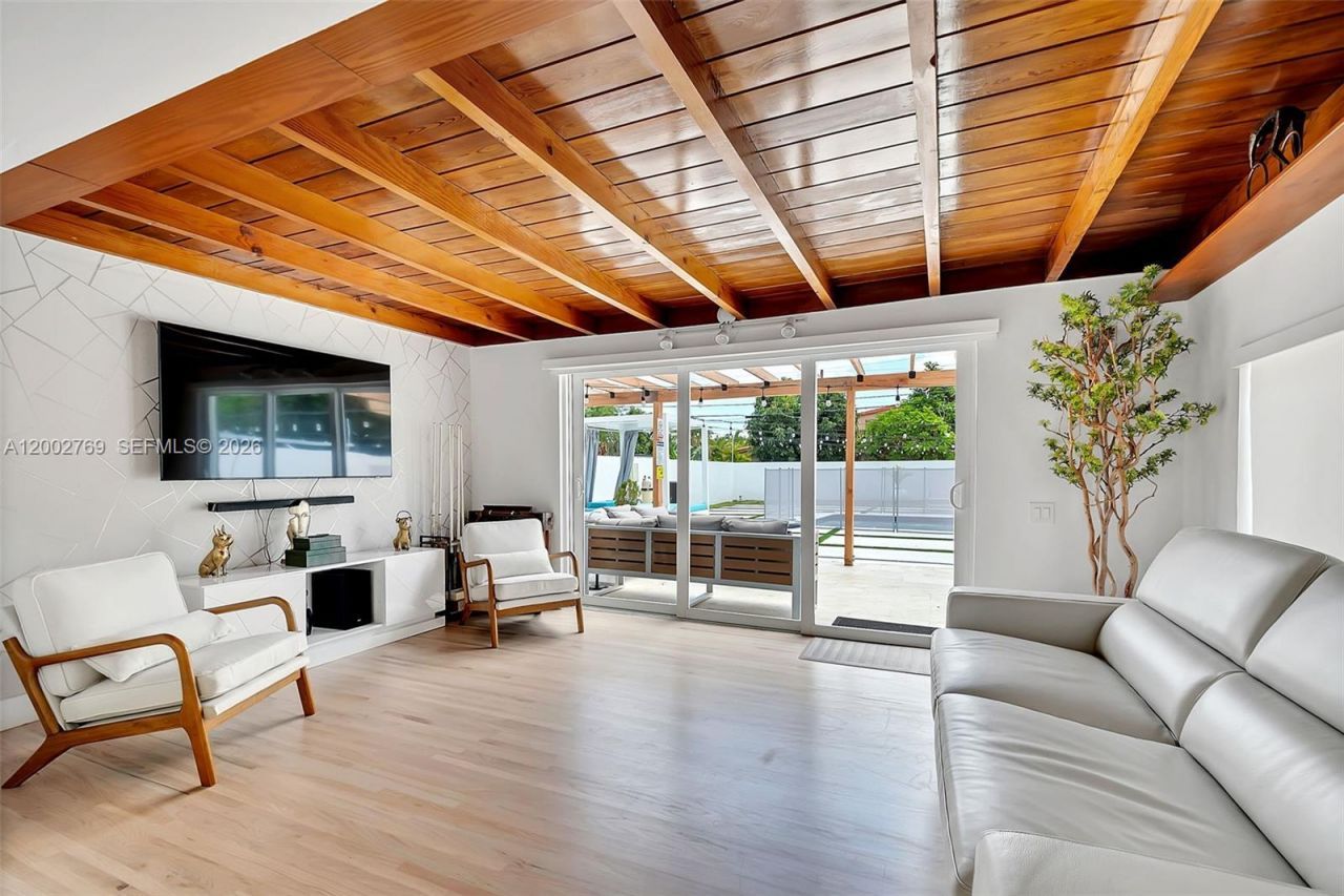 301 SW 30th Ct, Miami, FL 33135 Photo