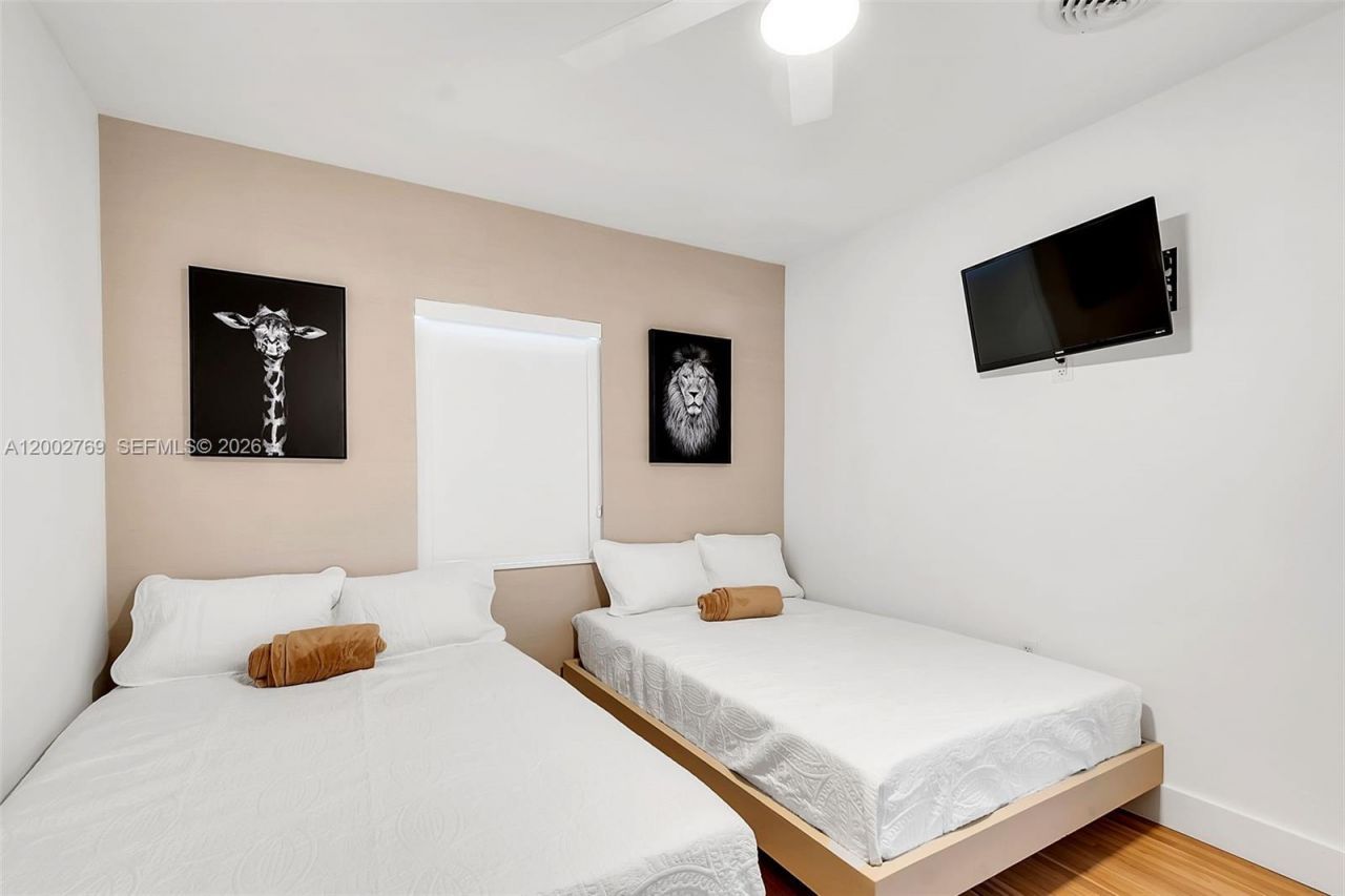 301 SW 30th Ct, Miami, FL 33135 Photo