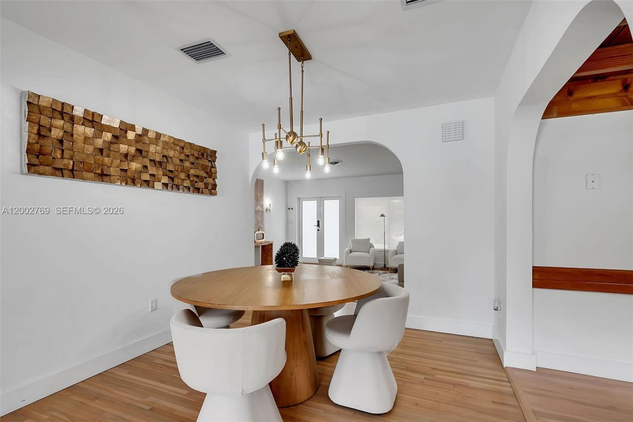 301 SW 30th Ct, Miami, FL 33135 Photo