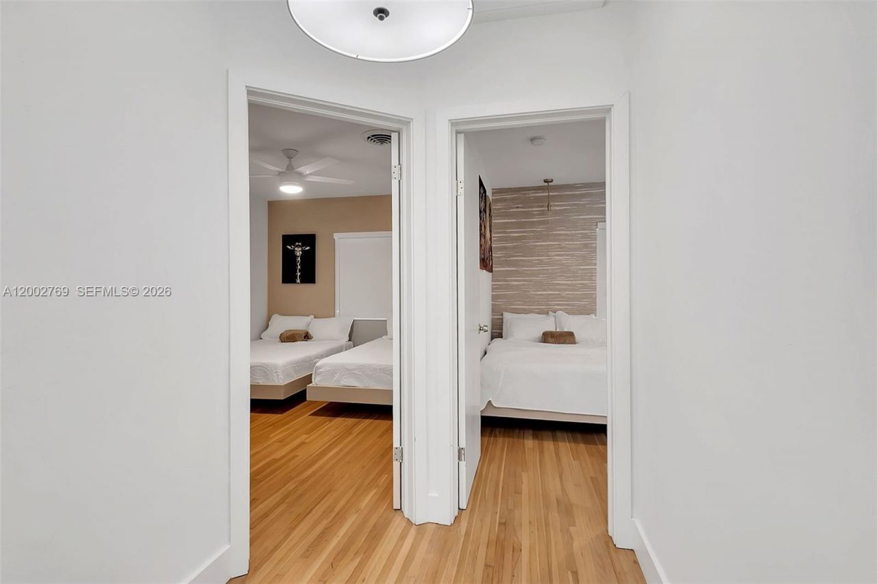 301 SW 30th Ct, Miami, FL 33135 Photo